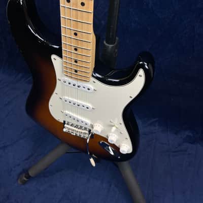 Immagine Fender American Special Stratocaster in 2 Tone Sunburst 2017 Pre-owned - 8