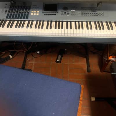 Yamaha Motif ES8 88 key synthesizer/workstation 2010 - Blue