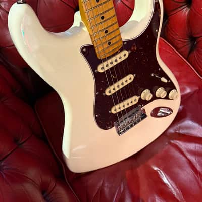 Fender American Professional II Stratocaster with Maple Fretboard 2020 - Present - Olympic White image 3