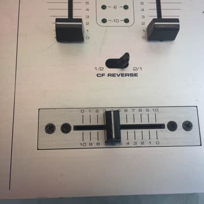 Stanton ESM-11 Stereo Preamp Mixer for DJ Two Turntable Inputs and Fader Feature image 6