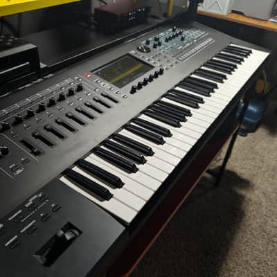 Roland Fantom 6 61-Key Workstation Keyboard (2024) Pristine Condition image 3