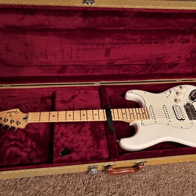 Fender Player Stratocaster HSS with Maple Fretboard 2018  Polar White with case and strap shown in pictures included image 1