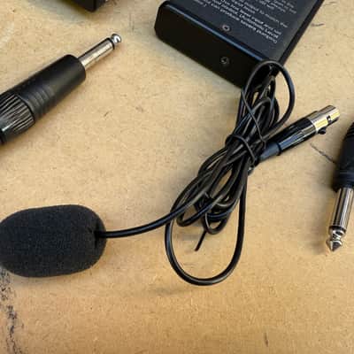 Lectrosonics Lectro UM100 + UCR100 Block + cables + microphone image 4