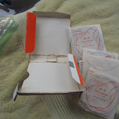 Vintage Gibson Hi-Fi Electric Spanish Guitar Strings in Box Flatwound Strings Incomplete Set Rough Condition Box READ ENTIRE DESCRIPTION image 3
