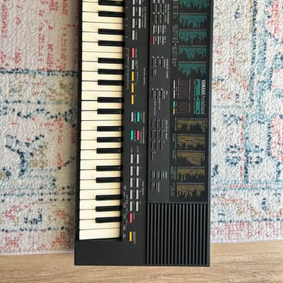 Yamaha Portasound PSS-680 MusicStation Vintage FM Synthesizer