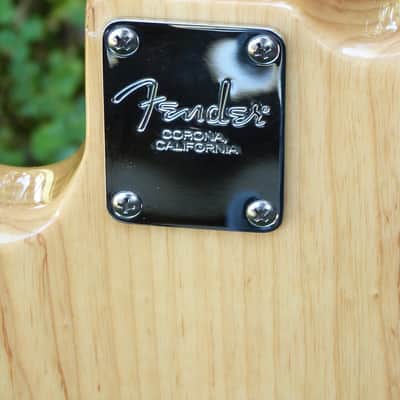 Fender Jazz Bass with hardshell fender case 2000 natural image 9