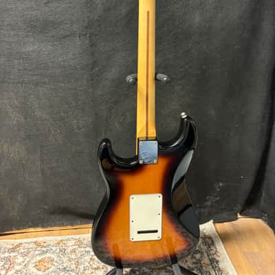 Fender Standard Stratocaster® 2015 - Brown Burst image 6