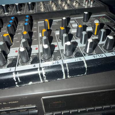 Mackie Mix12FX 12-Channel Compact Mixer with Effects 2015 - Present - Black image 2