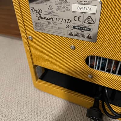 Fender Pro Junior IV 15-Watt 1x10" Guitar Combo 2018 - Present - Lacquered Tweed image 3