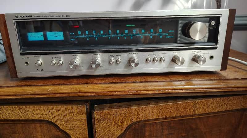 Pioneer SX636 receiver in excellent condition, serviced - 1970's image 1