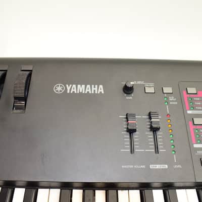 Yamaha MOXF8 88-Key Synthesizer Workstation Keyboard image 9