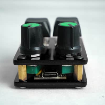 useMidi madMidiMini 2025 with 2 Note Buttons 2 Potentiometers and LEDs image 3