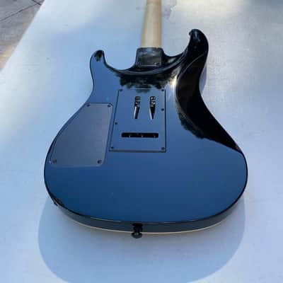 New Indio Helix - Flame Maple Top w/ Soft case image 2