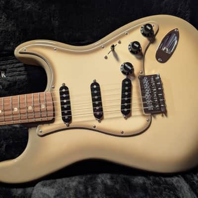 Fender 70th Anniversary Vintera II Stratocaster 2024 - Antigua image 2