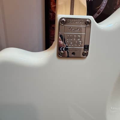 Fender USA Mod Shop Stratocaster, 2023~4, Satin Arctic White, American Vintage '61 Pickups, Modern C Neck, KIller set up, Maple Neck and Deluxe Molded Case! You'll love this first strum! image 17