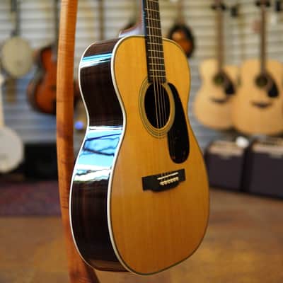 Martin 00-28 Standard Series Spruce/East Indian Rosewood Acoustic Guitar w/Molded Hard Case image 2