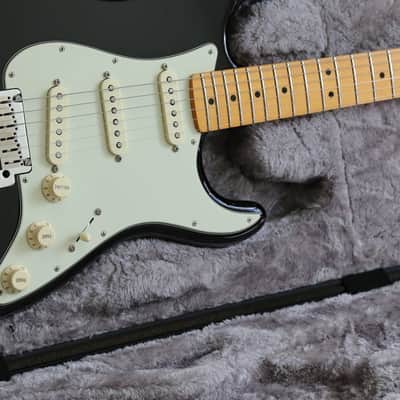 Fender The Edge Artist Series Signature Stratocaster 2016 - 2019 - Black image 3