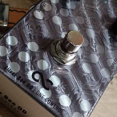 One Control Silver Bee Overdrive image 3