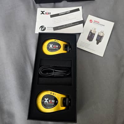 Xvive U2 Wireless Guitar System - Gold image 2