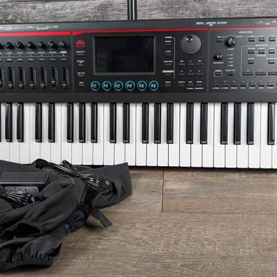 Roland FANTOM-06 61-Key Workstation Keyboard w/Dust Cover