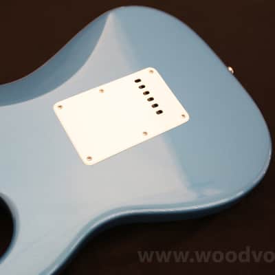 Squier Classic Vibe '60s Stratocaster with Laurel Fretboard 2019 - Present - Lake Placid Blue image 7