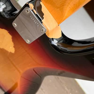 Fender AVRI '62 Jazz Bass 2006 in 3-Color Sunburst image 14