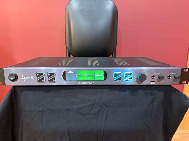 Lynx Aurora (n) 24-Channel AD/DA Converter with Pro Tools HD Interface 2010s - Blue/Black image 1