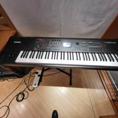 Yamaha S70 XS weighted 76 note keyboard/Synth with Motif XS Engine image 2