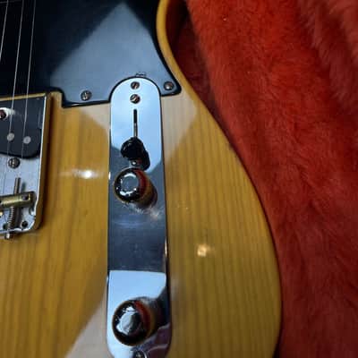 Fender '52 Reissue Telecaster 1994 in Butterscotch Blonde Black Guard in Case image 17