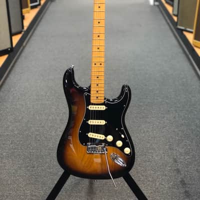 Fender 2021 75th Anniversary American Ultra Luxe Strat, 2 Color Sunburst with Hardshell Case - Pre Owned image 3
