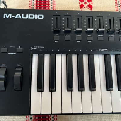 M-Audio Oxygen Pro 61 MIDI Keyboard Controller 2020 - Present - Black image 14