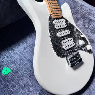 Ernie Ball Music Man Silhouette HSH HT with Maple Fretboard 1994 - 2007 - White image 1