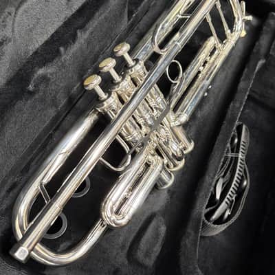 Bach Stradivarius Trumpet Model 37G, Silver Finish, Gold Brass Bell image 2