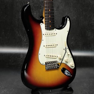 Fender American Vintage II 1961 Stratocaster 3-Color Sunburst [V2205400] (07/30) image 1