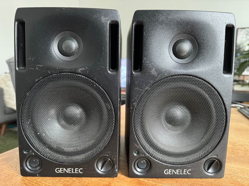 Genelec 1029A 5" Powered Nearfield Studio Monitor (Pair) 1996 - 2005 - Black image 1