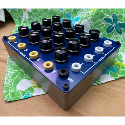 Low-Gain Electronics 4x4 Passive Matrix Mixer Banana Jacks 2021 - Blue image 2