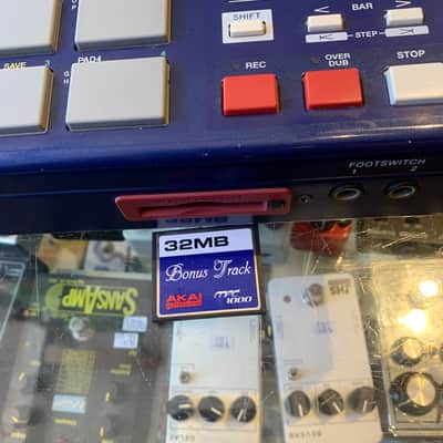 Akai MPC1000 Music Production Center 2004 - 2013 - Blue image 4