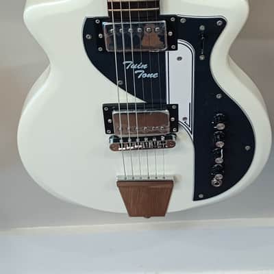 Eastwood Limited Edition Airline Twin Tone Double Cut Electric Guitar (1 of 24) - White image 3