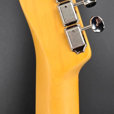 Fender 0114960300 American Professional Classic Telecaster®, Rosewood Fingerboard, 3-Color Sunburst image 6
