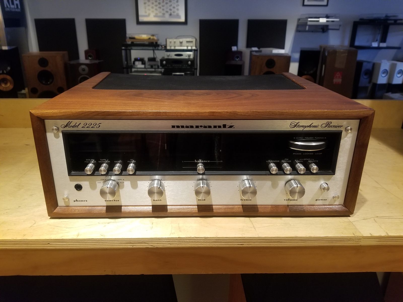 Marantz Model 2225 25-Watt Stereo Solid-State Receiver | Reverb