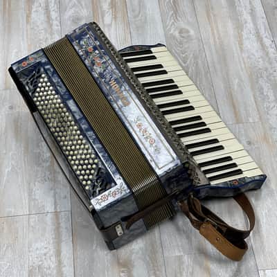 1930-1934 Hohner 41-key Piano Accordion image 10
