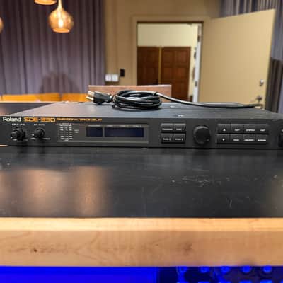 Roland SDE-330 Dimensional Space Delay 1993 - 1998 - Black