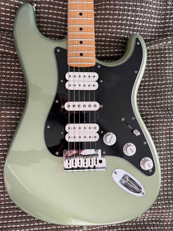 Fender Stratocaster 2018 - Sage green image 1
