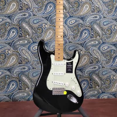 Fender Vintera II Road Worn '60s Stratocaster Black Maple Fingerboard image 6