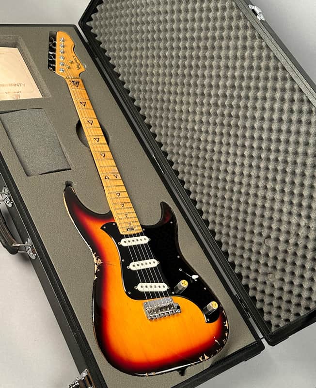 Valiant Soothsayer 2024 - 3 Tone sunburst, 6 lbs 14oz! image 1