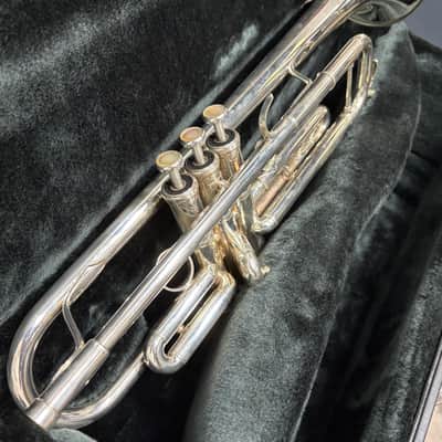 Yamaha Xeno Trumpet, Silver Finish, Gold Brass Bell, Model YTR8335RG image 2