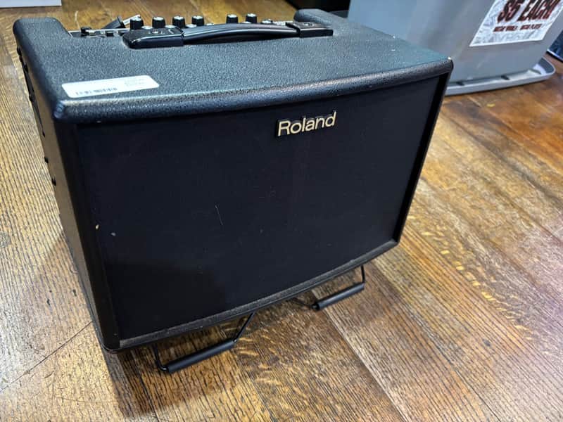 Pre-owned Roland AC-60 Acoustic Amp image 1