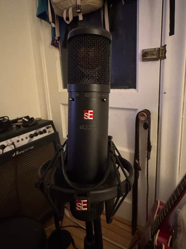 sE Electronics sE2200 Large Diaphragm Cardioid Condenser Microphone 2019 - Present - Black image 1