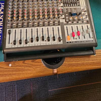 Immagine Behringer EUROPOWER PMP3000 1200-Watt 16-Channel Powered Mixer - 3