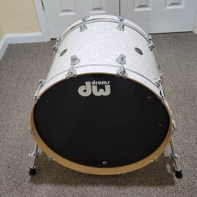 DW Performance Series 18x24" Bass Drum 2010 - Present - White Marine image 2